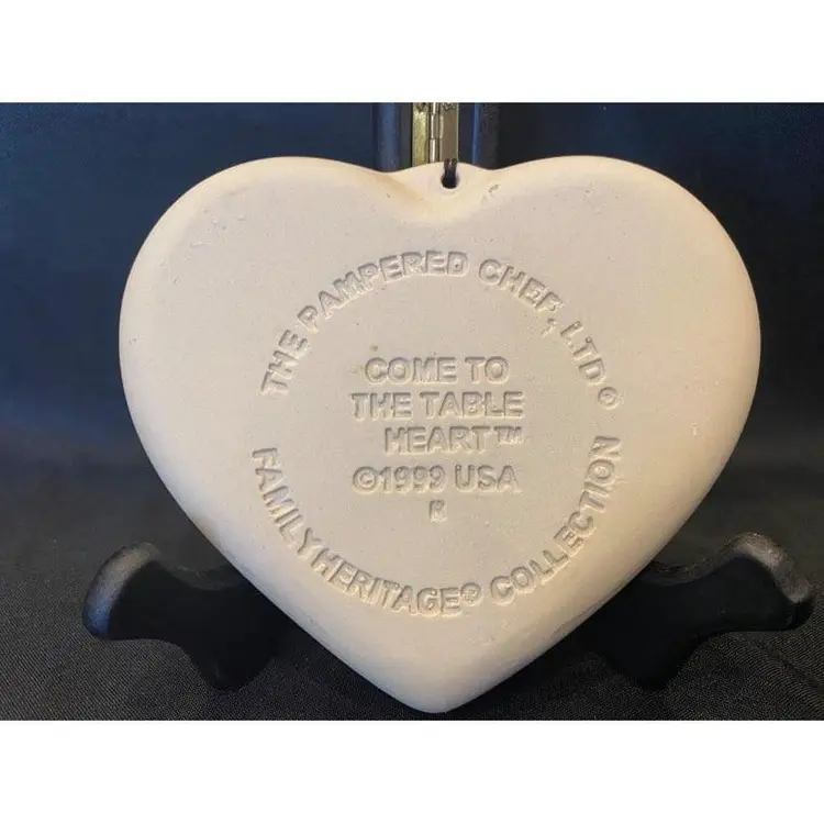 Pampered Chef “Come To The Table” Heart Cookie Mold 1999