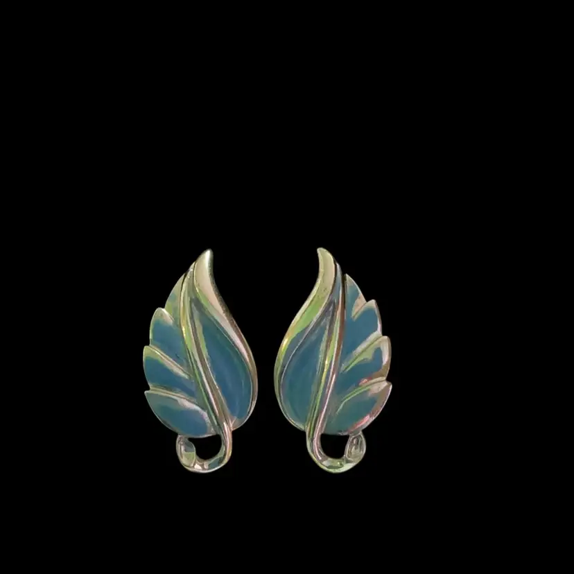 Vintage Silvertone Coro Screw Back Earrings. Blue Enamel Leafs