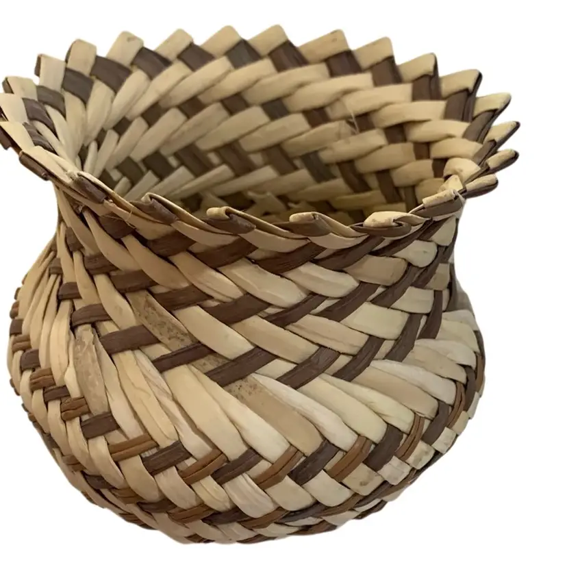 28. Vintage Light And Dark Tan Natural Color Tarahumara (Raramuri) Wooven Basket 🧺 5.5” By 4.5”  *an indigenous group primarily residing in the Sierra Madre Occidental region of Mexico.Valle Del Cobre