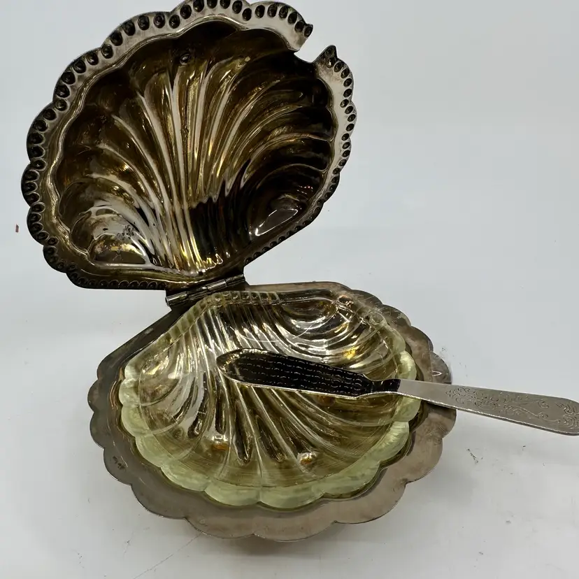 Leonard Vintage Silver Plated Hinged Clam Shell Caviar/Butter Dish
