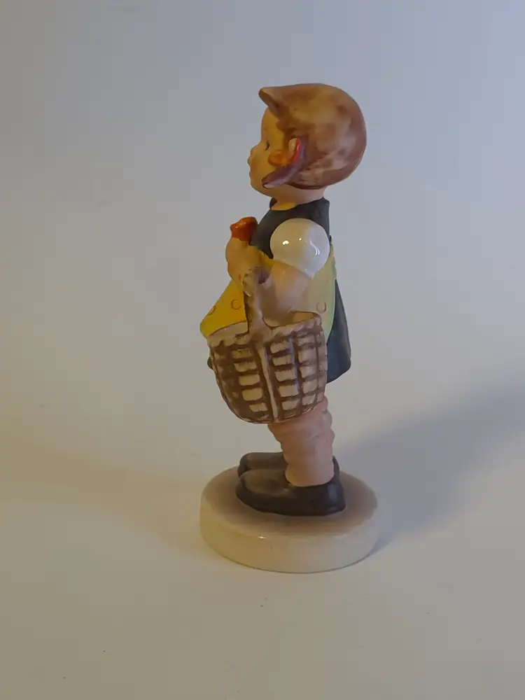 Vintage Hummel "Sister" Figurine Dated 1962 Sweet Girl Basket Flower Red Bows