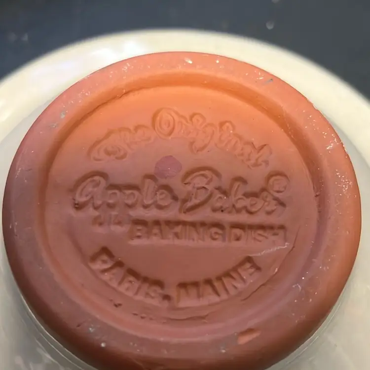 THE ORIGINAL APPLE BAKER  STONEWARE BAKING DISH PARIS, MAINE