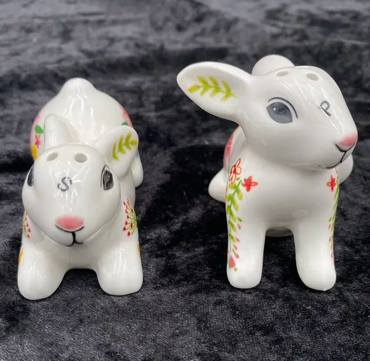 Pier 1 Floral Bunny Rabbits Salt & Pepper Shakers, Spring/Easter, MINT Condition