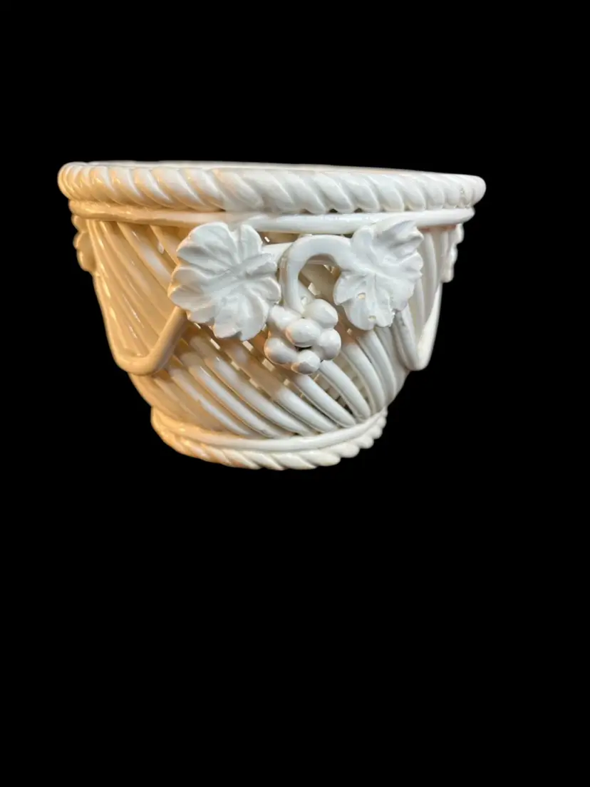 Artisan Made in Italy-Gorgeous Lattice Work w/ Detailed Applied Grapes w/ Leaves. ITALY is Engraved on Bottom