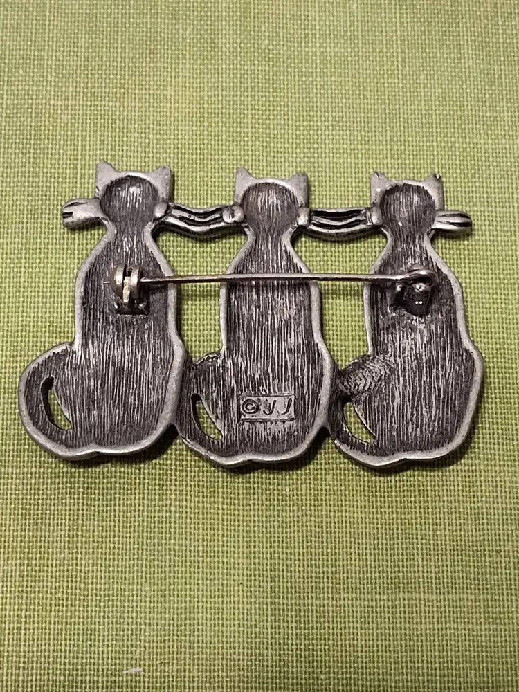 "Time Out Cats" Jonette Jewelry brooch