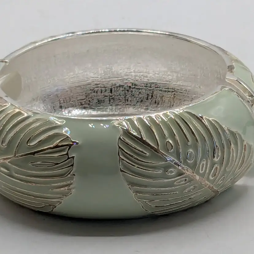 Sequin Bangle Light Green Enamel Leaf Design Clamper Bracelet NWOT