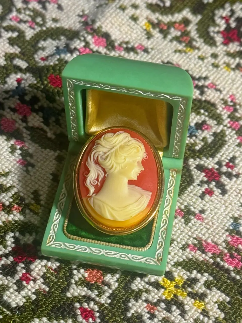 Vintage Costume Cameo Perfume Pendant Brooch