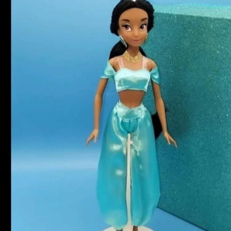 Disney Princess Jasimen Gift Set doll Lipsmackers, crayons NWOT