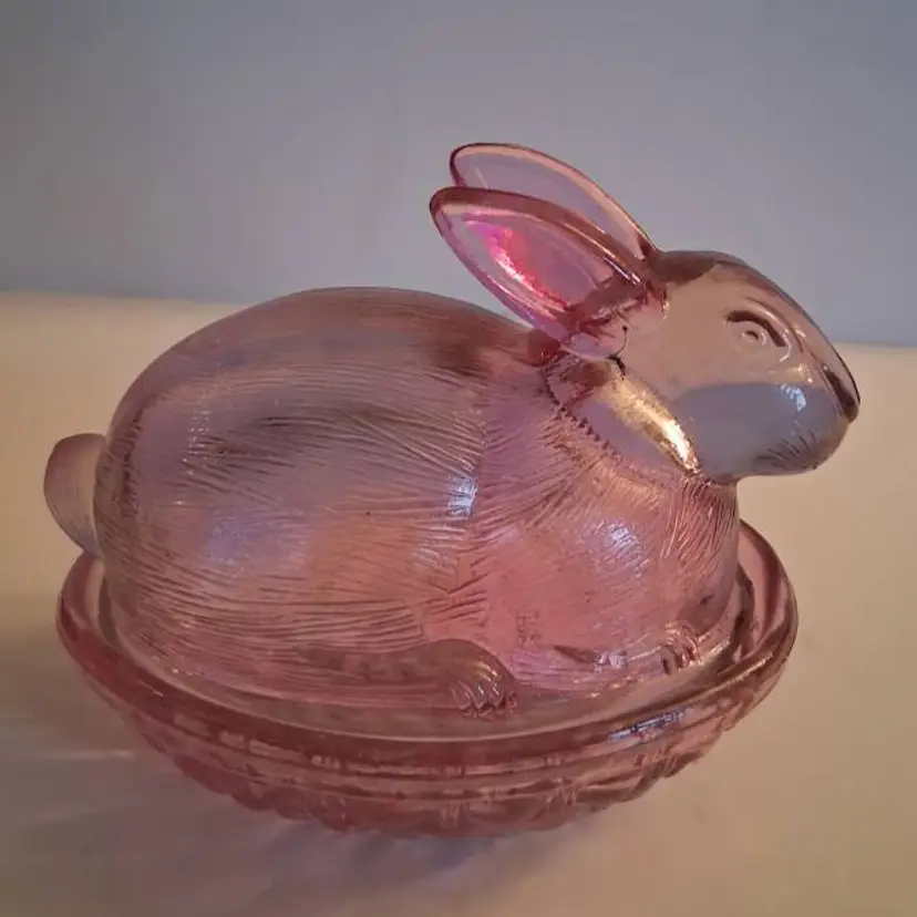 Vintage Pink Glass L.E. Smith Bunny Rabbit On Nest Covered Dish