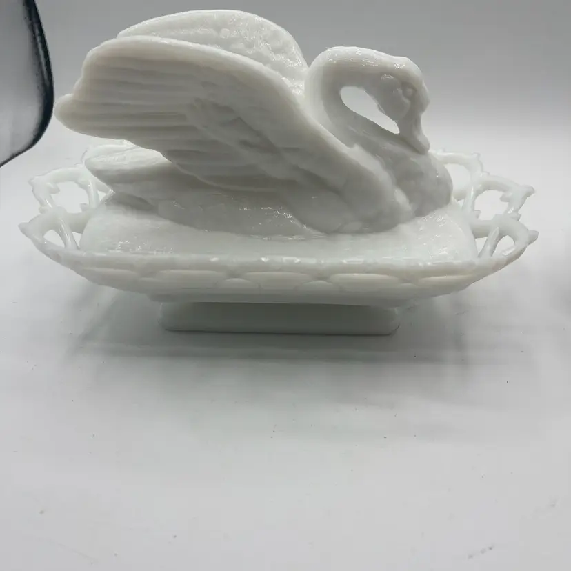 Westmoreland Milk Glass Swan with Raised Wings Candy Dish 9” X 5.5”