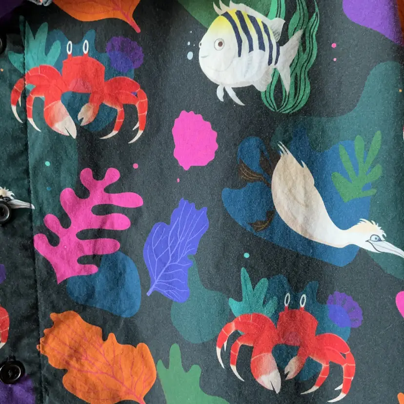 CADR Disney XXL Button Down Shirt Underwater Fish Crab Nemo?