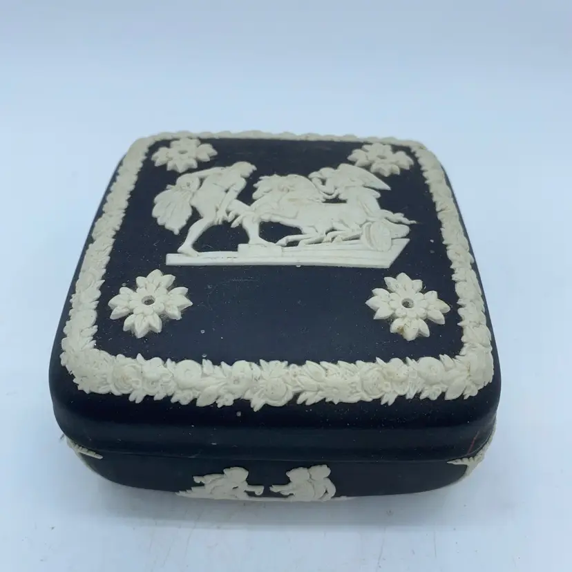 #4130 Wedgwood Black Jasperware trinket box with classical relief decorations.