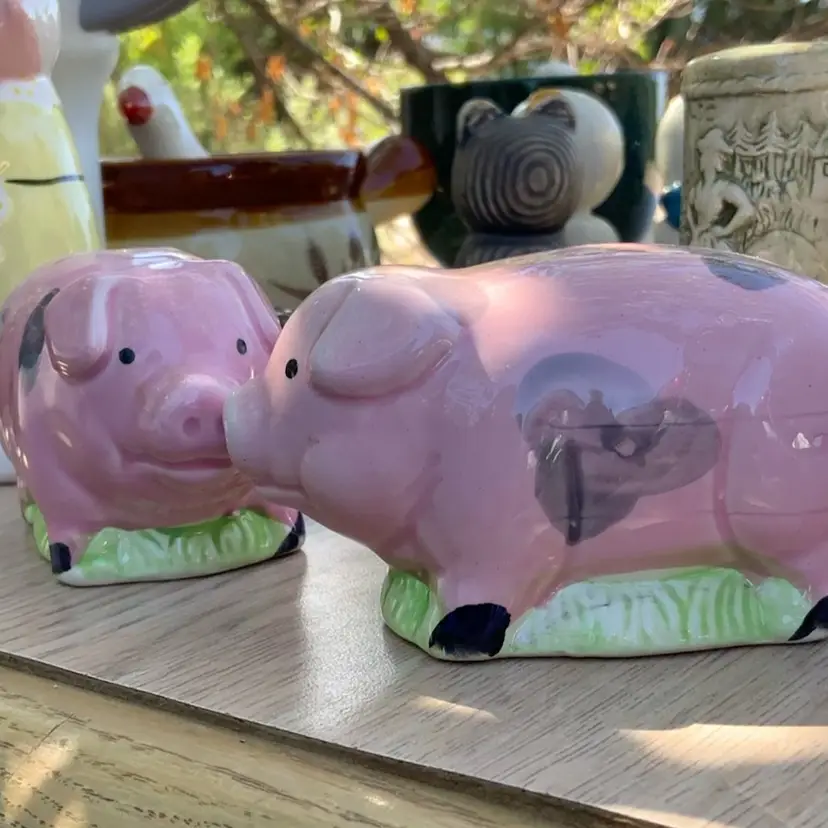 #01 - Cute Vintage Pink Piggy Salt And Pepper Shakers