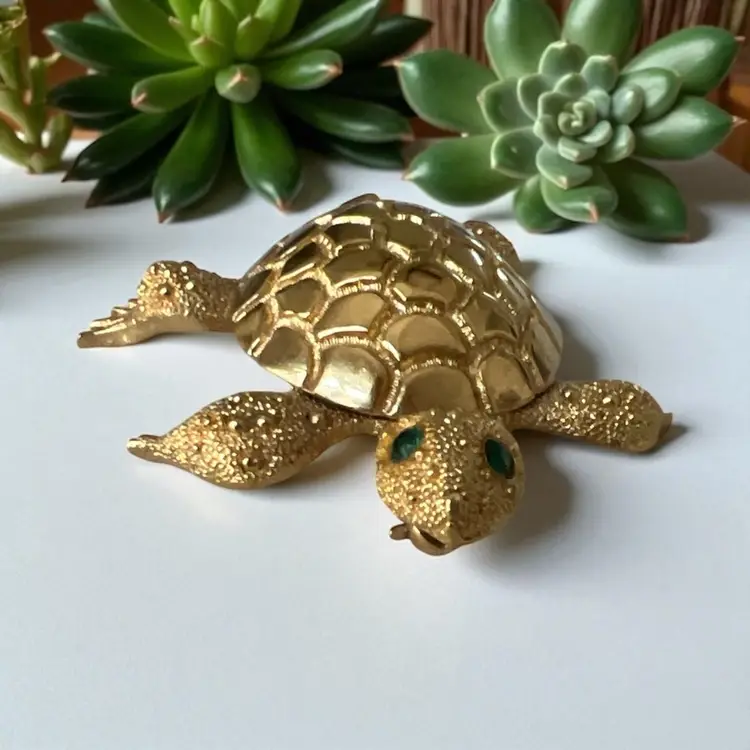Vintage Sea Turtle MONET Turtle Brushed Gold Green Glass Eyes #ofc-3