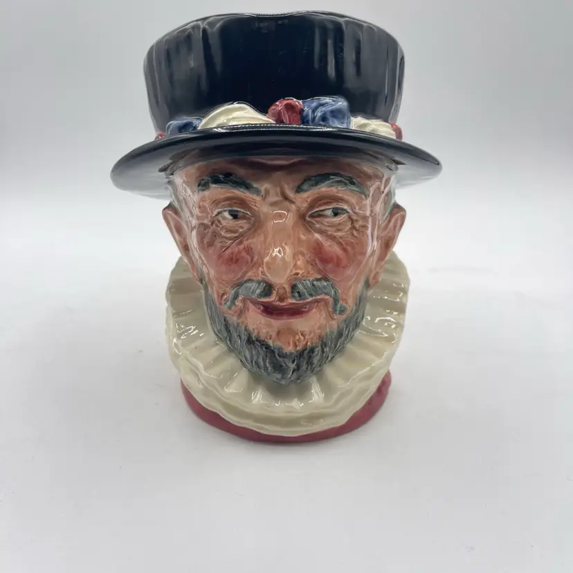 Royal Doulton Beefeaters Character Jug (Copr. 1946) D6206 6.5”