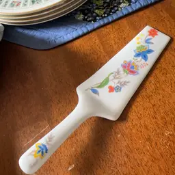 Andrea by Sadek Floral Cake Server