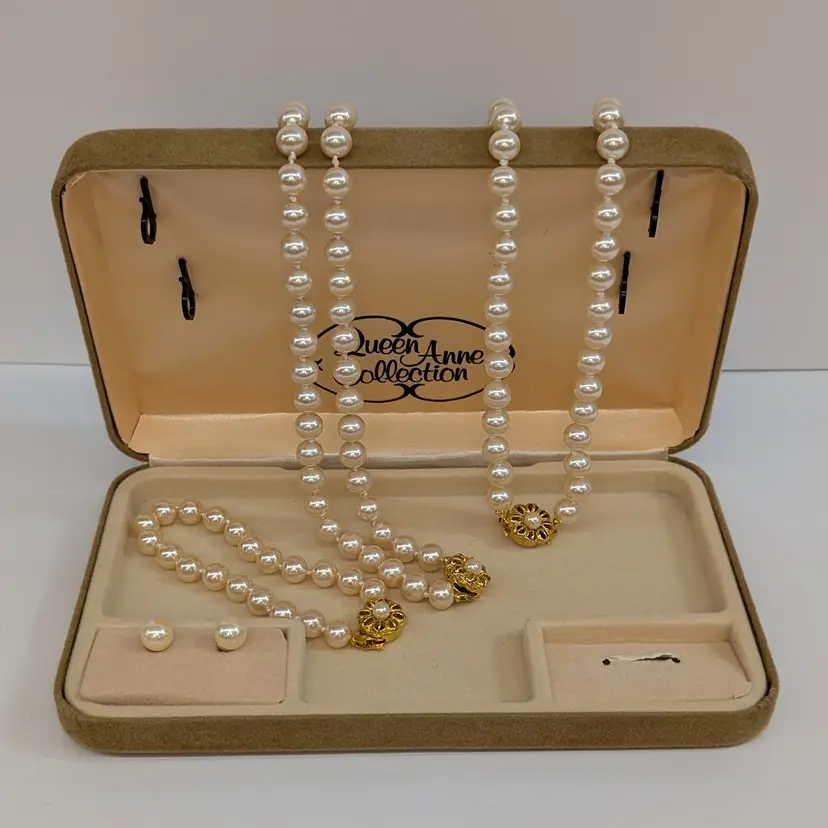 Vintage Queen Anne Collection Cultured Pearls 4 Piece Set Necklaces Bracelet Earrings