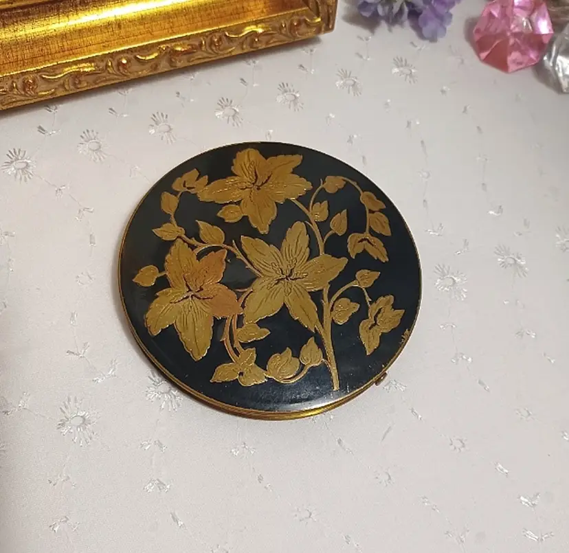 Vintage Rex Fifth Avenue powder compact