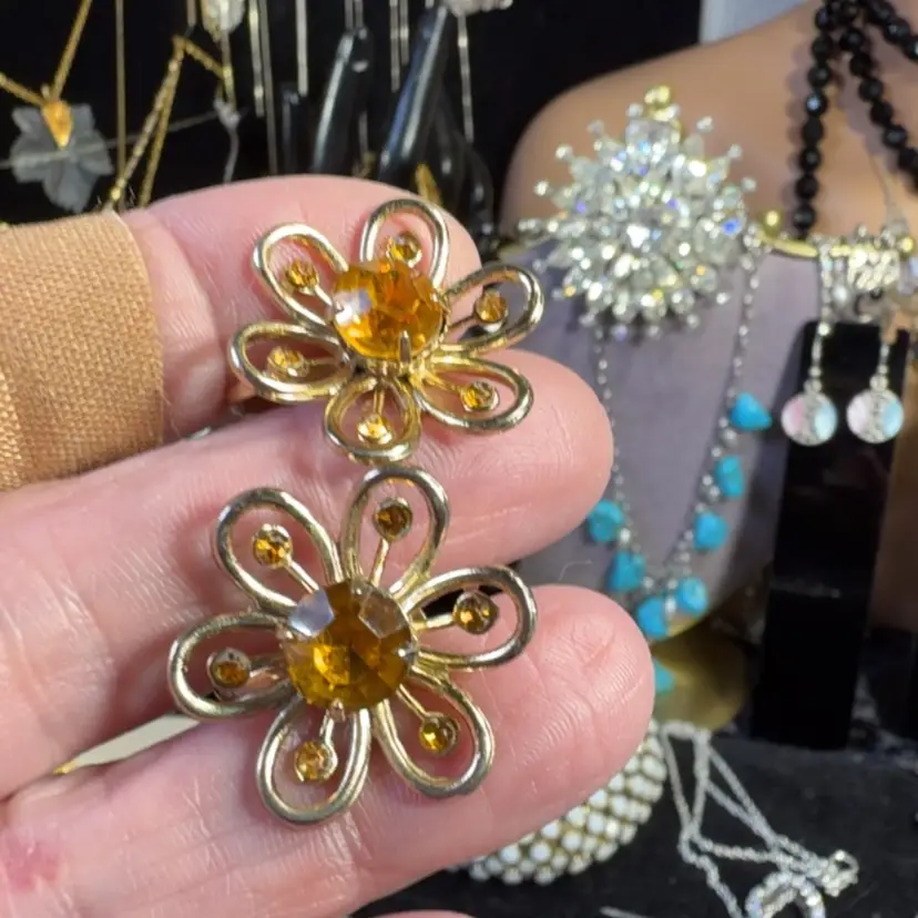 Vintage Coro Gold Tone Screw Back Earrings