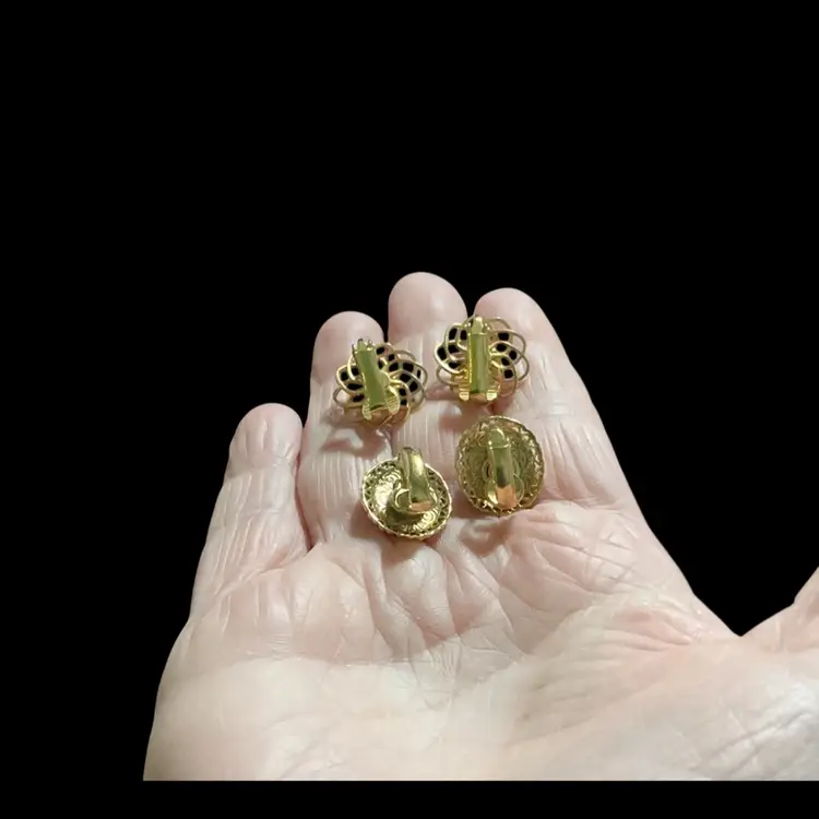 Lot Of Two  For $6.00 Vintage Goldtone Faux Pearl Clip On Earrings!!