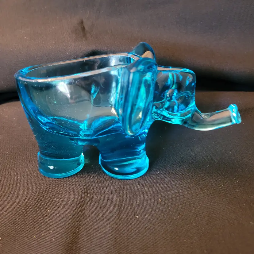 Unbranded Blue Glass Elephant Pipe Holder/Ashtray/Trinket Bowl/Planter
