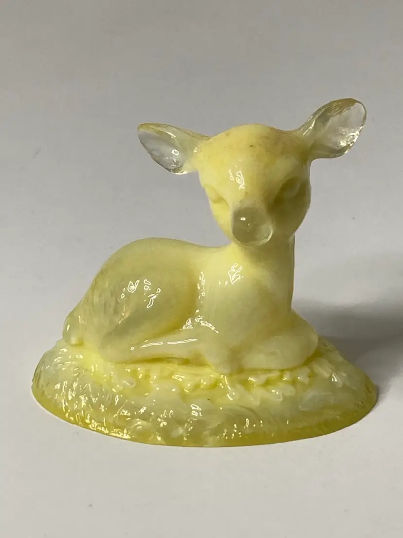 Vintage “Bingo the Deer" by Boyd. 2 1/4” Tall 2 3/4” Wide! UV Reactive! Glow 😎 Read! 1 Tiny Chip On Base! As Seen In Pics! Embossed B!