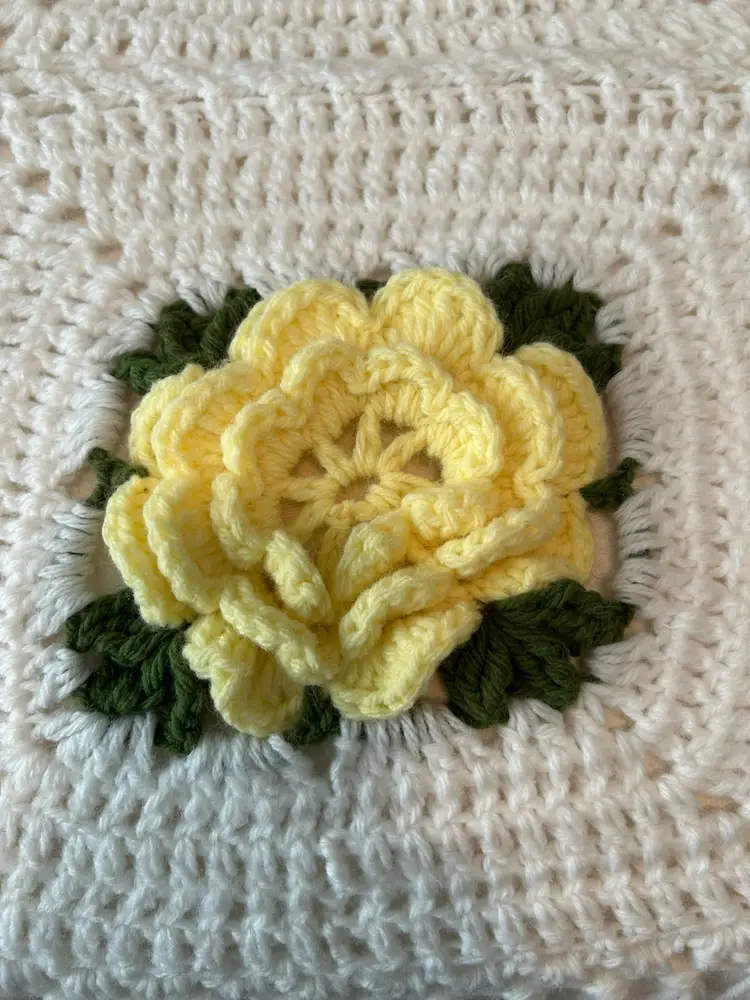 Vintage Yellow Rose 3d Crocheted Throw With Fringe @68x50