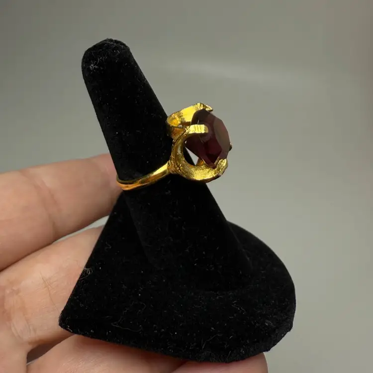 Vintage Gold Costume Cocktail Ring Mid Century Mod Big Purple Faceted Stone Size 7