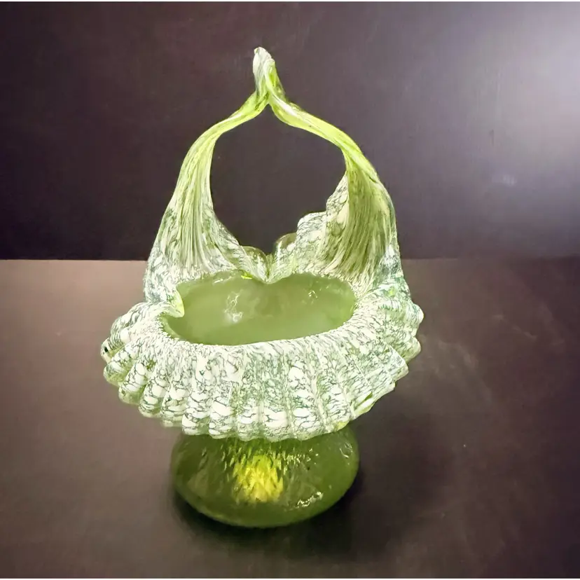 Vtg Hand Blown Art Glass Weaved Texture Basket Green & White Spots Ruffle Edge