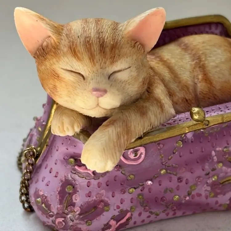 Vintage Kitty Couture Collection Cute Cat Nap-purr