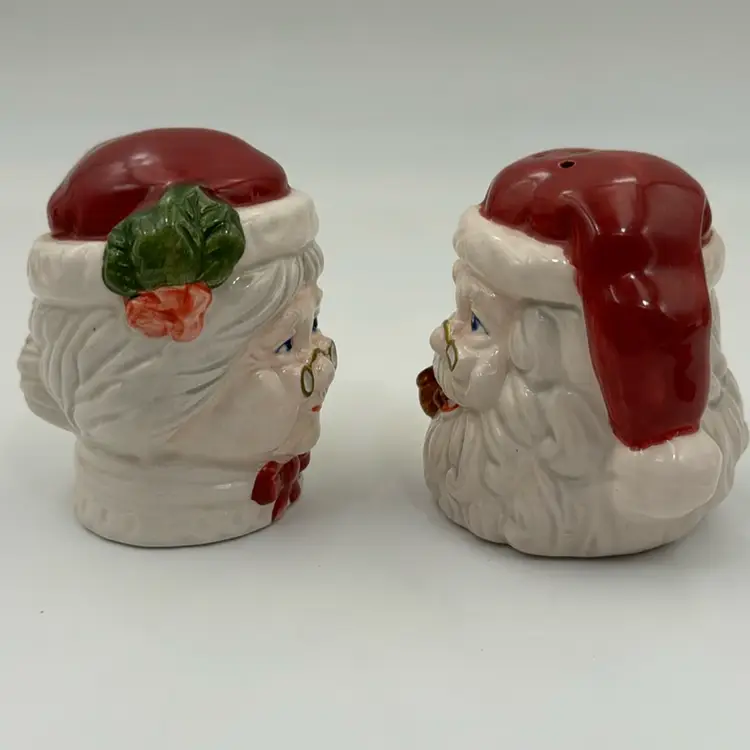 Santa&Mrs Claus Hand Painted Ceramic salt And Pepper
