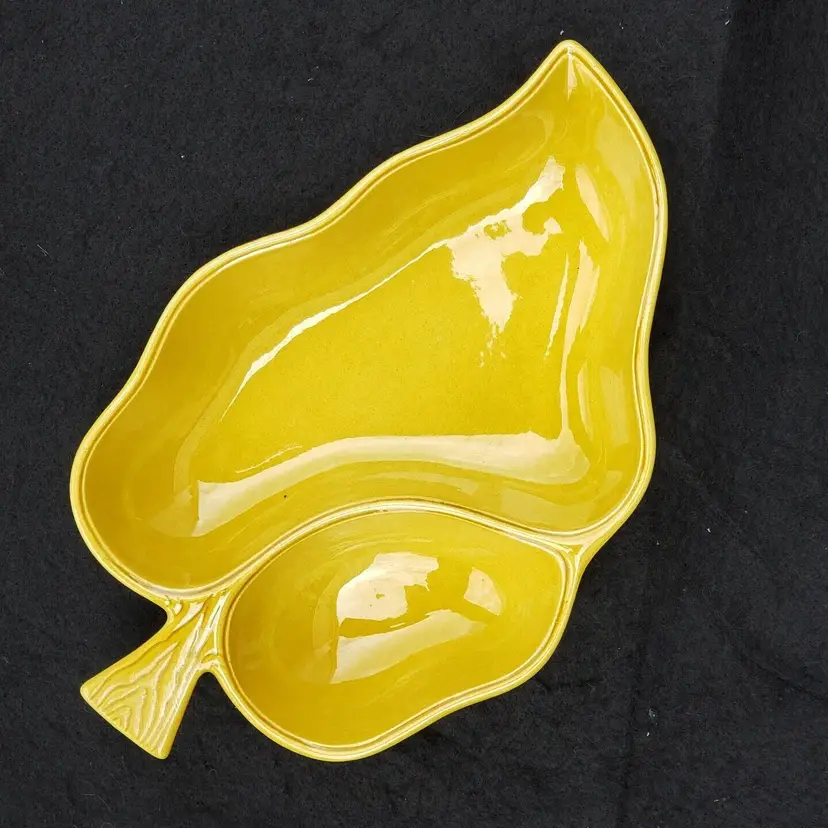 Ceramic TREASURE CRAFT Leaf Design Divided Serving Dish - 1970s USA #376 Vintage