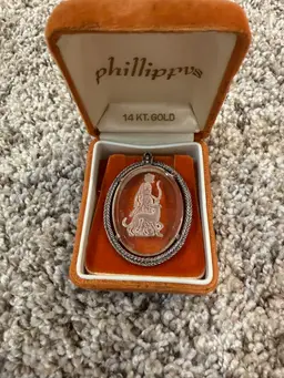 Vintage 70s Avon Glass Reverse Carved Pendant