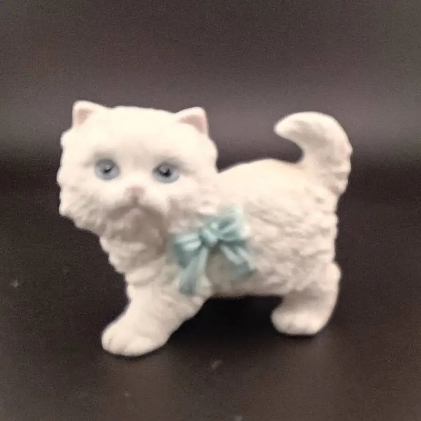 Homeco kitten figurine