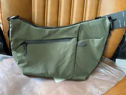 BNWT Alpaka Flow Satchel 4L