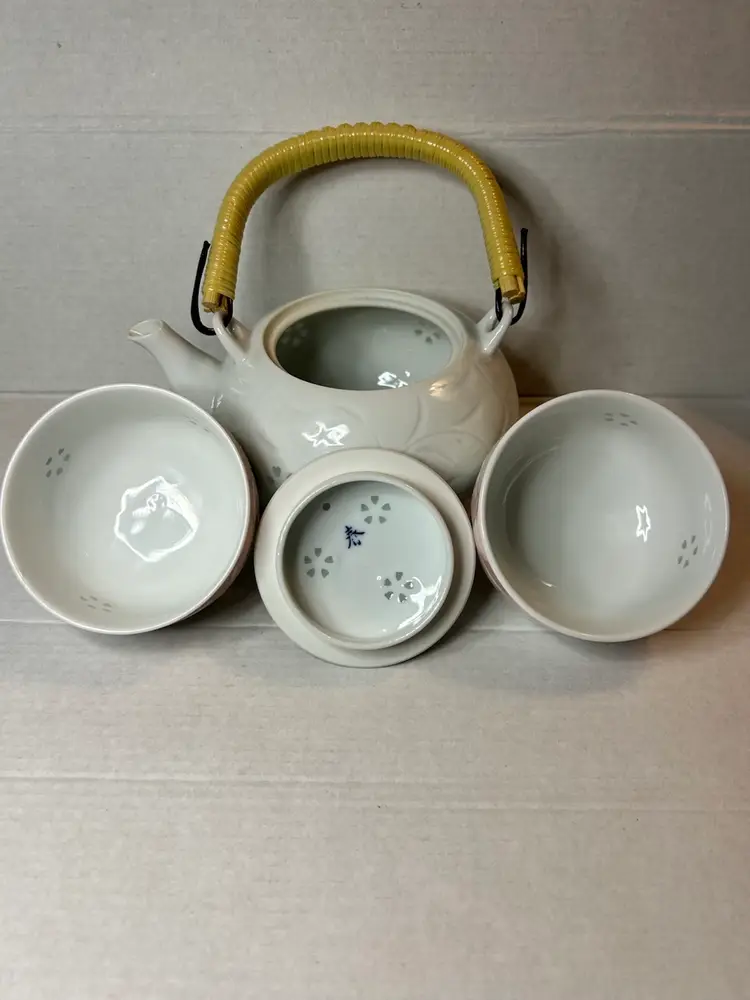 Beautiful Arita-Yaki (Arita Ware) Set Yunomi Tea Cups and Teapot Made In Japan