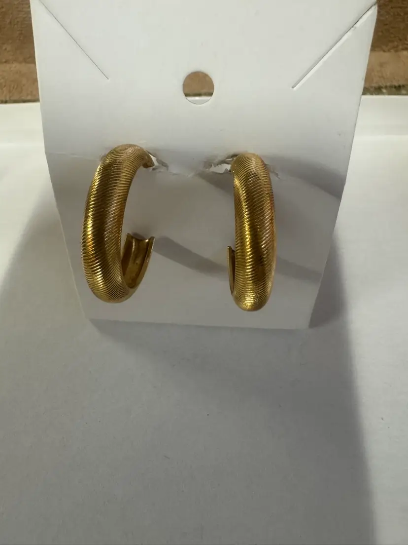 Vintage Clip-on Gold Tone Loop Earrings