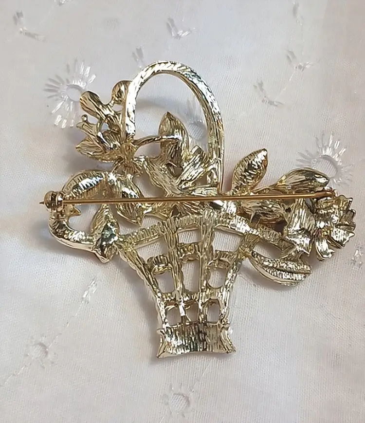 Vintage flower basket brooch with rhinestones and pearls