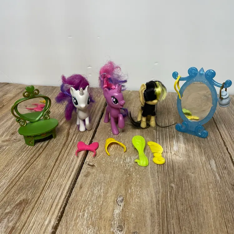 My Little Pony Lot Combs Brushes Cat Castle Accessories  Vintage 80’s
