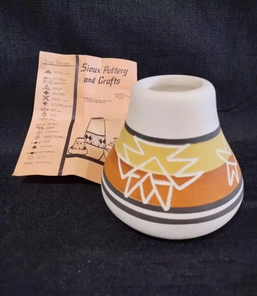 Vintage Sioux Pottery and Crafts Marion Selwyn Vase with Glazed Inside