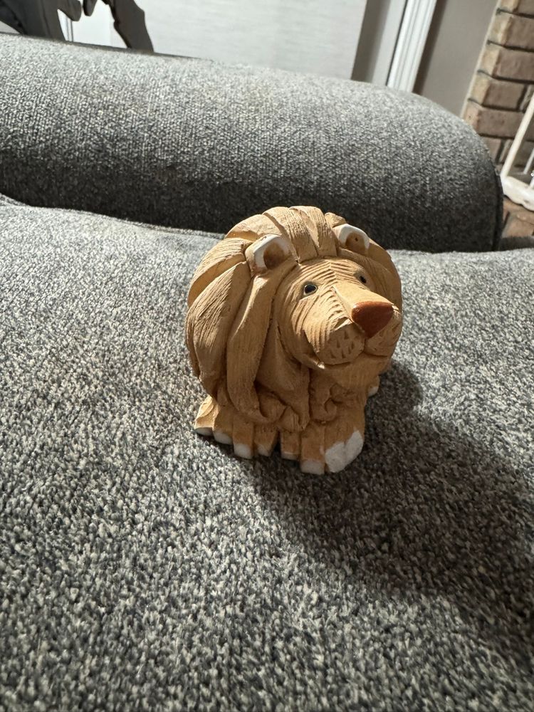 Vintage Hand-Carved Artesania Rinconada Lion