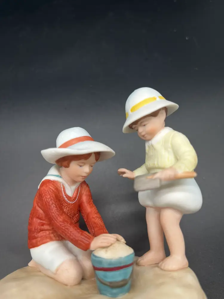 1986 Avon "Summer Fun" Figurine - Jessie Wilcox Smith Collection