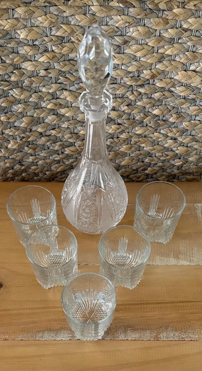 14” Tall Clear Glass Decanter With 5 Italian Glasses Barware