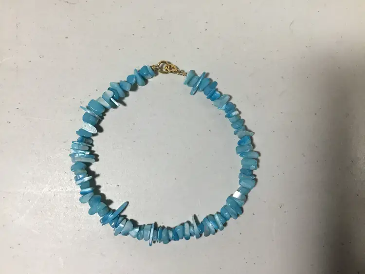 Bracelet/anklet, aqua dyed shell pieces, 9.5 inches long, gold tone clasp