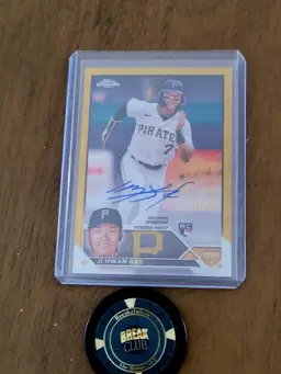 2023 topps chrome gold wave refractor auto Ji Hwan Bae RC