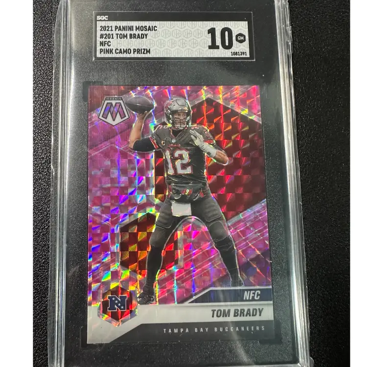 2021 Panini Mosaic Tom Brady Pink Camo SGC 10