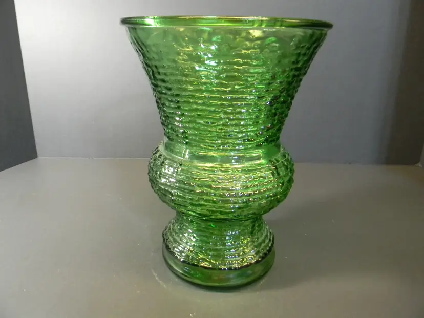 Vtg. Cleveland Avocado Green Glass Vase