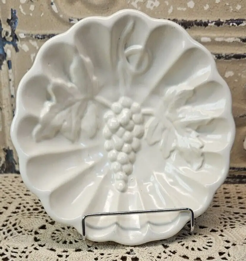 Vintage White Scalloped Ceramic Bowl Kingwood Ceramics USA Embossed Grapes 7"