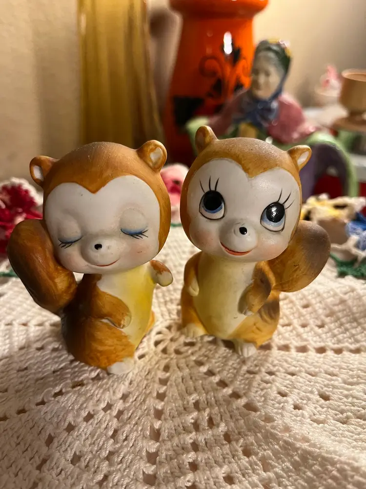 VINTAGE LEFTON SQUIRRELS, FIGURES TAIWAN
