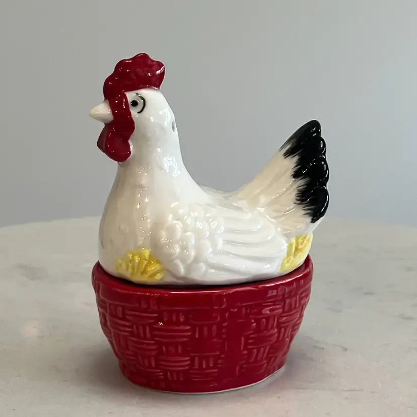 Hen on Nest Salt and Pepper Shakers Farmhoue Cottagecore Kitsch Country Novelty